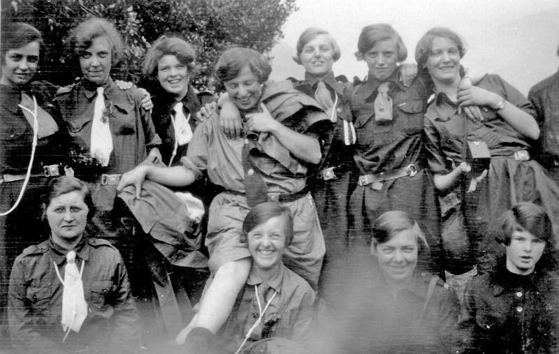 Girl Guides group.JPG - Girl Guides -  ( possibly at Braystones in 1929 ) Back row: -  5th & 6th from left -  Florence Preston & Helen Heaton  ( Can anyone confirm the date & place, or recognise any of the other girls ? )  